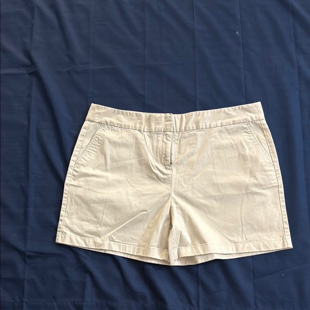 Vineyard Vines Women's Tan Shorts